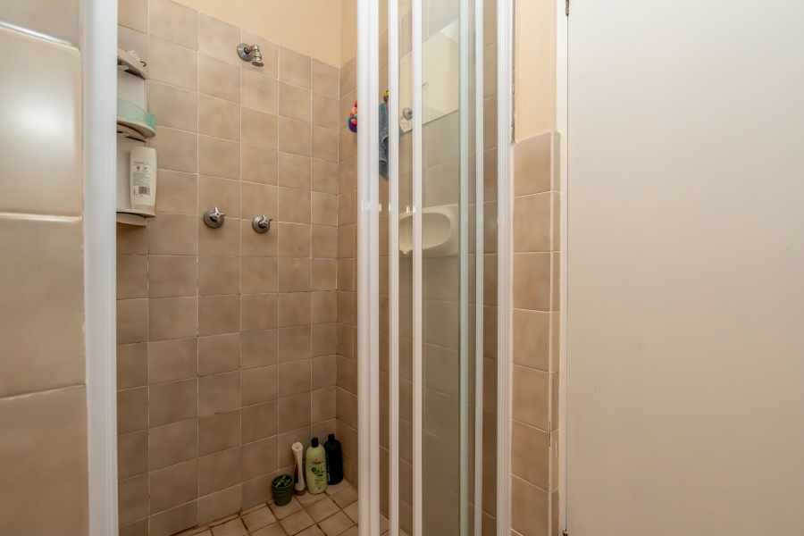 8 Bedroom Property for Sale in Middedorp Western Cape